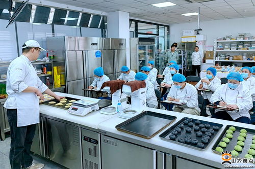 食光煥新，焙香滿園——記飲食中心春夏烘焙新品發布暨學生食堂烘焙飲品技能培訓