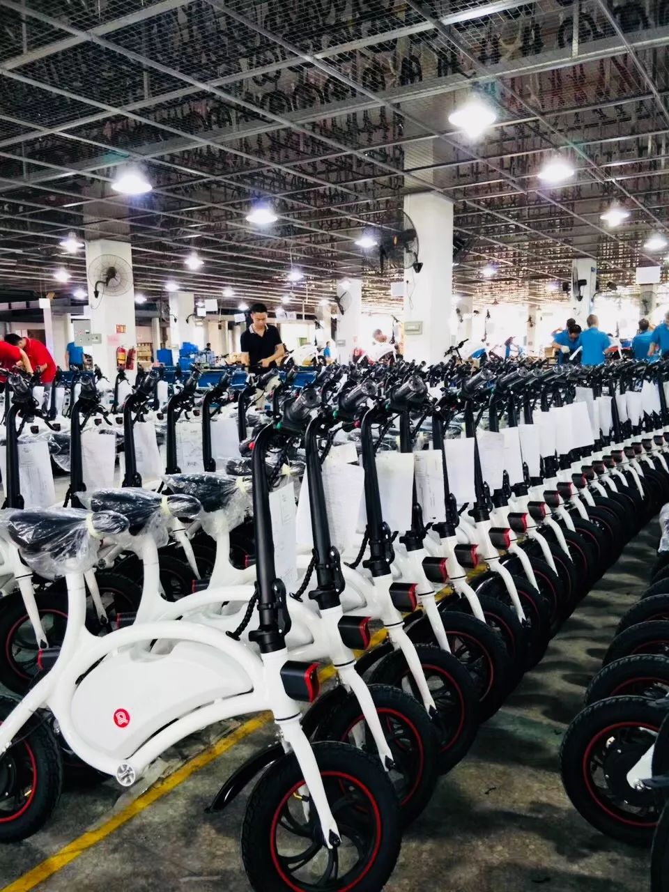 技術驅動革新 大魚智行車李威入選胡潤30歲以下創業領袖榜，彰顯電動車行業創新力量